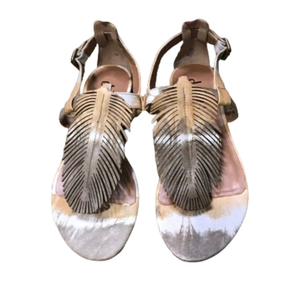 NEW Dani Black Leather Feather T-Strap Sandals Size 6